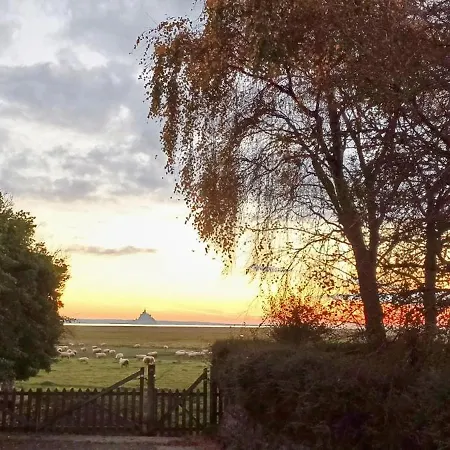 Mont Des Herbus Puccinellie Avec Jacuzzi 2 Personnes Entre Granville Et Mont Saint Michel * Vains