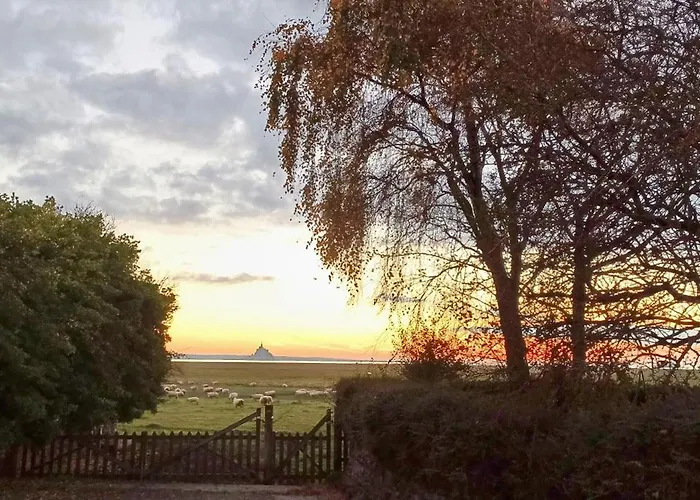 Mont Des Herbus Puccinellie Avec Jacuzzi 2 Personnes Entre Granville Et Mont Saint Michel * Vains