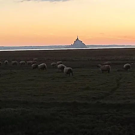 Vakantiehuis Mont Des Herbus Puccinellie Avec Jacuzzi 2 Personnes Entre Granville Et Mont Saint Michel